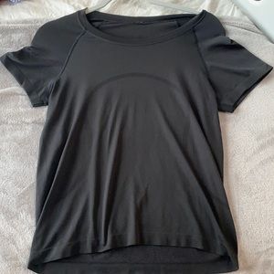 black short sleeve swiftly tech shirt(race length)